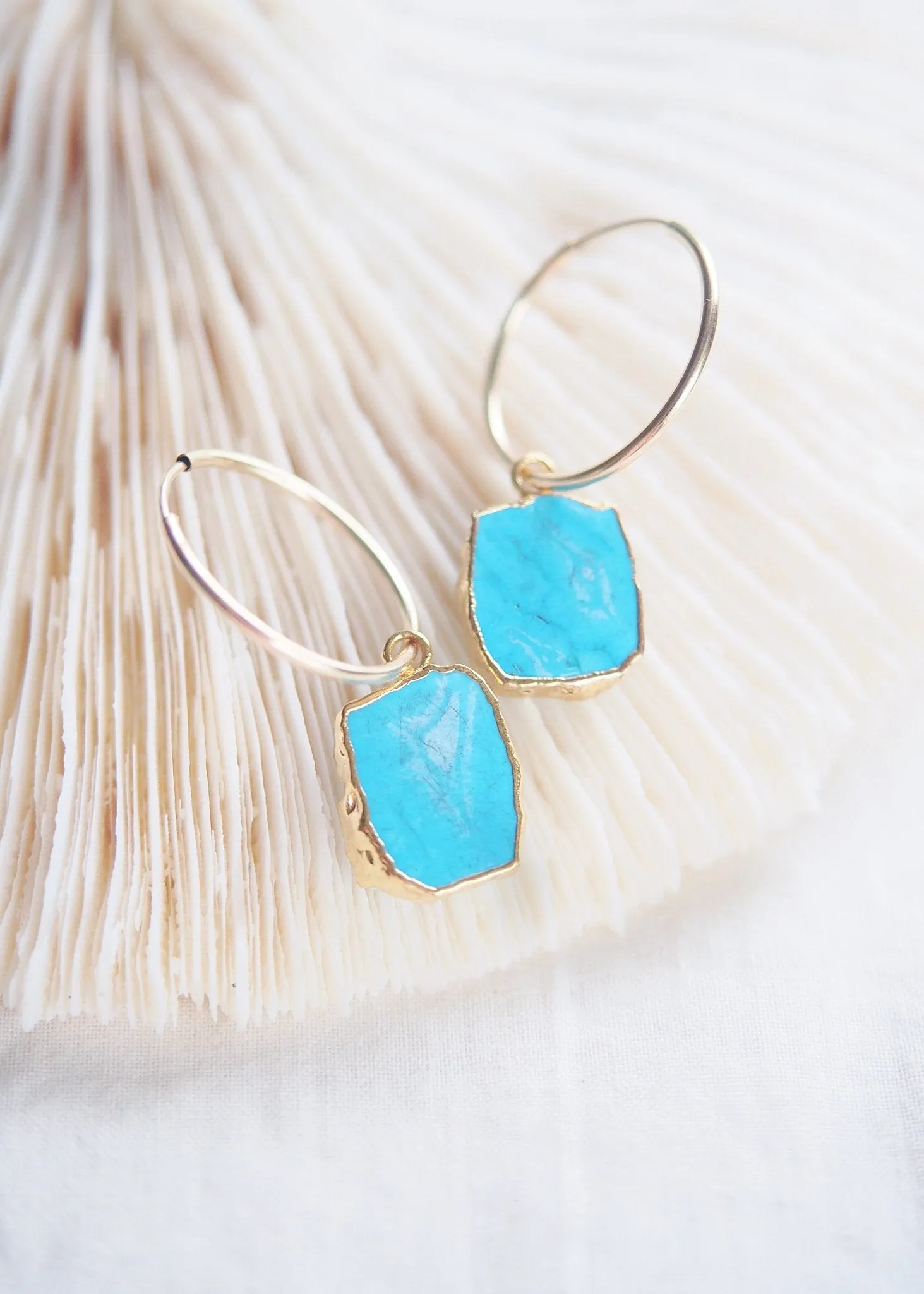 Howlite Turquoise Gold Medium Hoop Earrings - Alaka'i