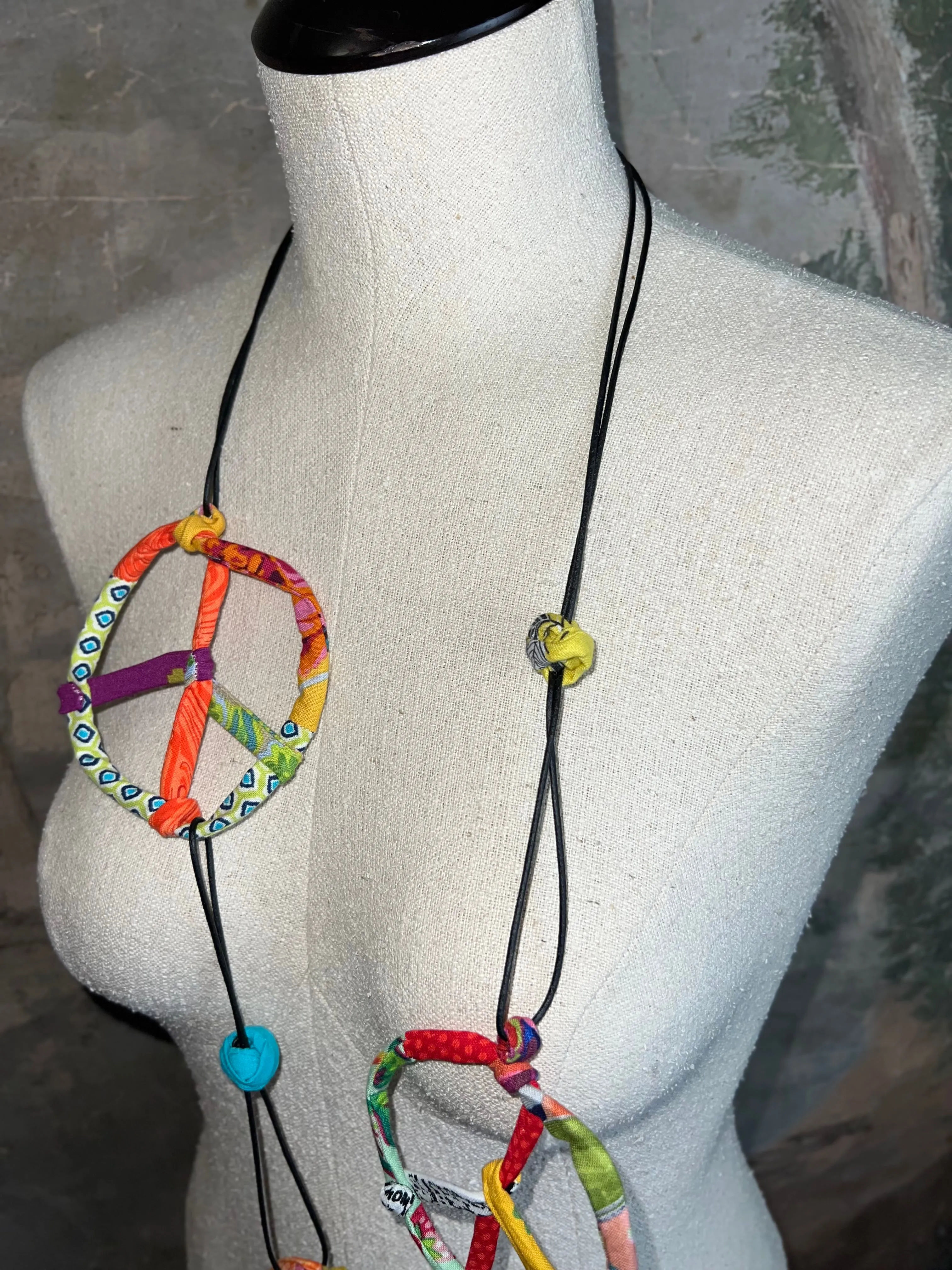 N05A Triple Peace Sign Necklace-B