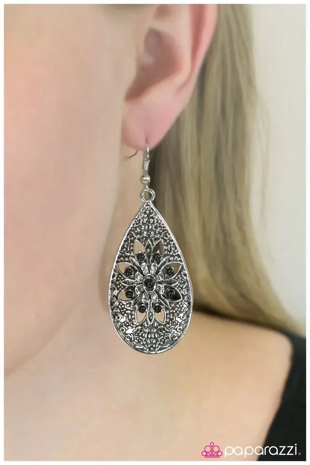 Paparazzi Earring ~ Day By Day - Black