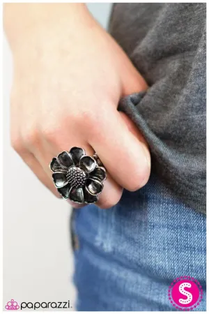 Paparazzi Ring ~ Sunflower Serenade - Silver