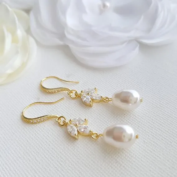 Pearl Dangle Earrings- Leila