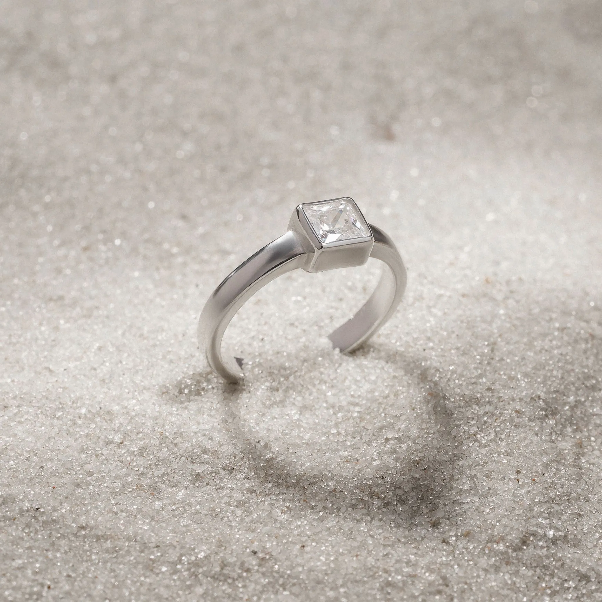 Phalanx Ring with Square White Zircon (Plain)