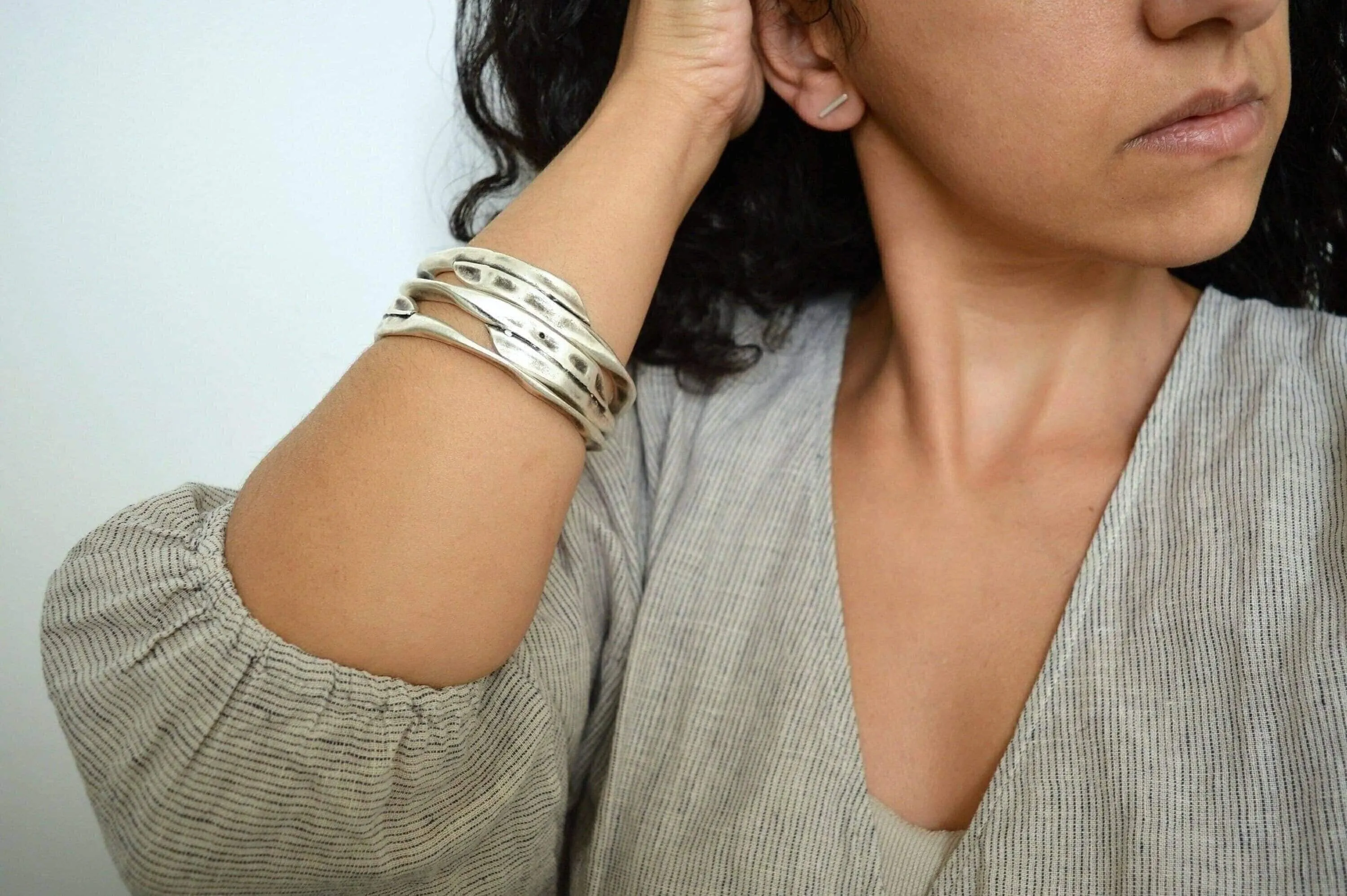 Silver Thick Round Hammered Bangle