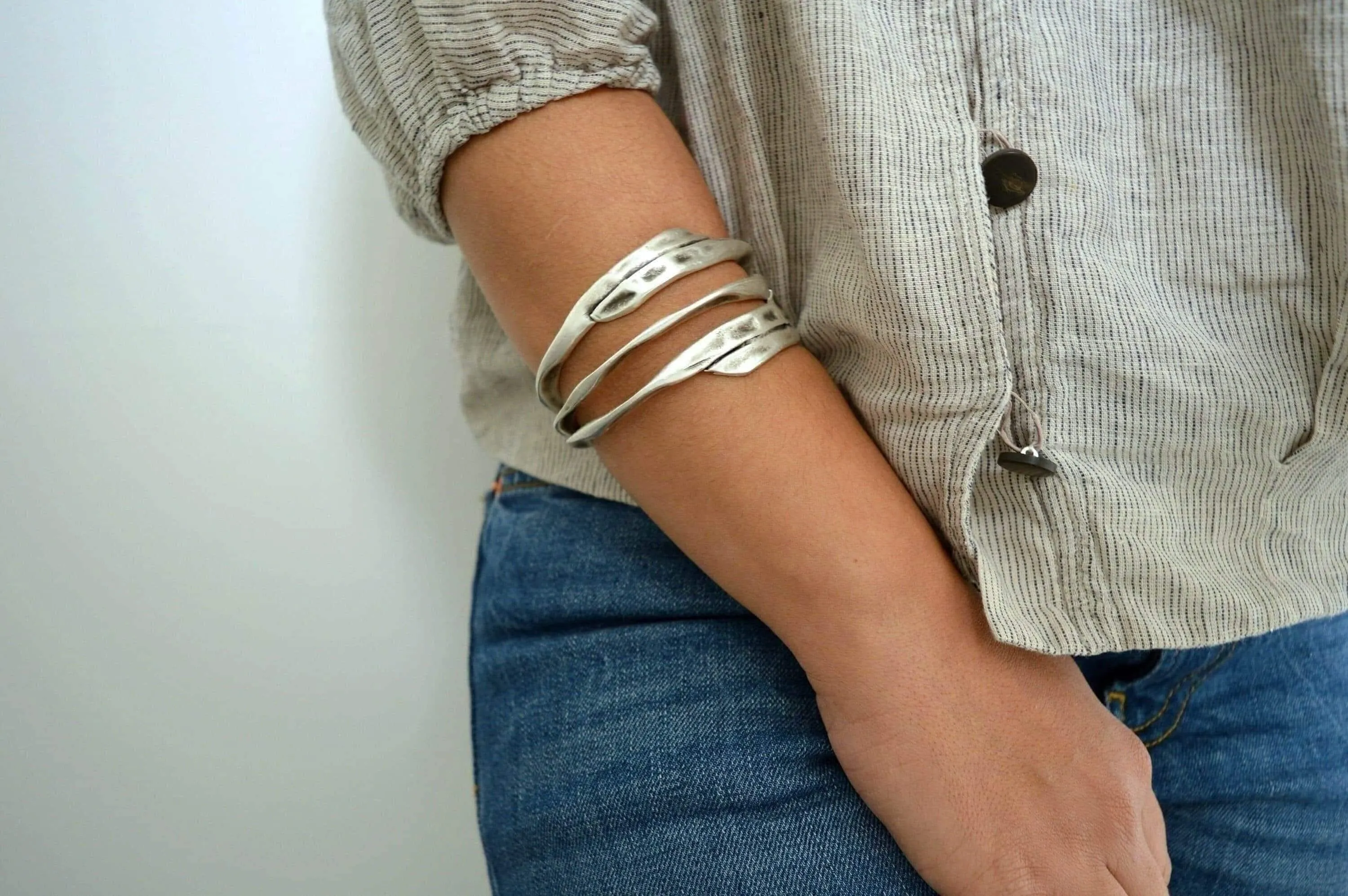 Silver Thick Round Hammered Bangle