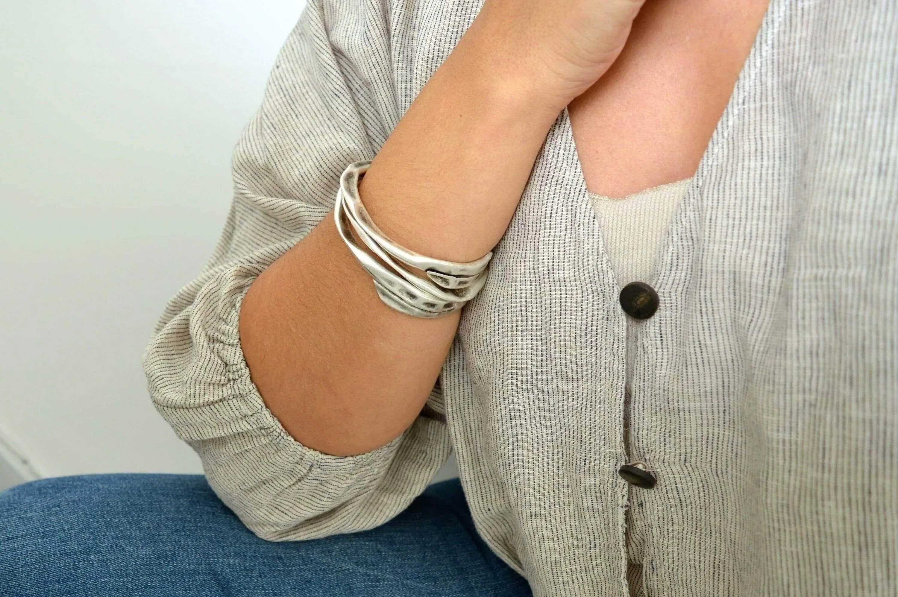 Silver Thick Round Hammered Bangle