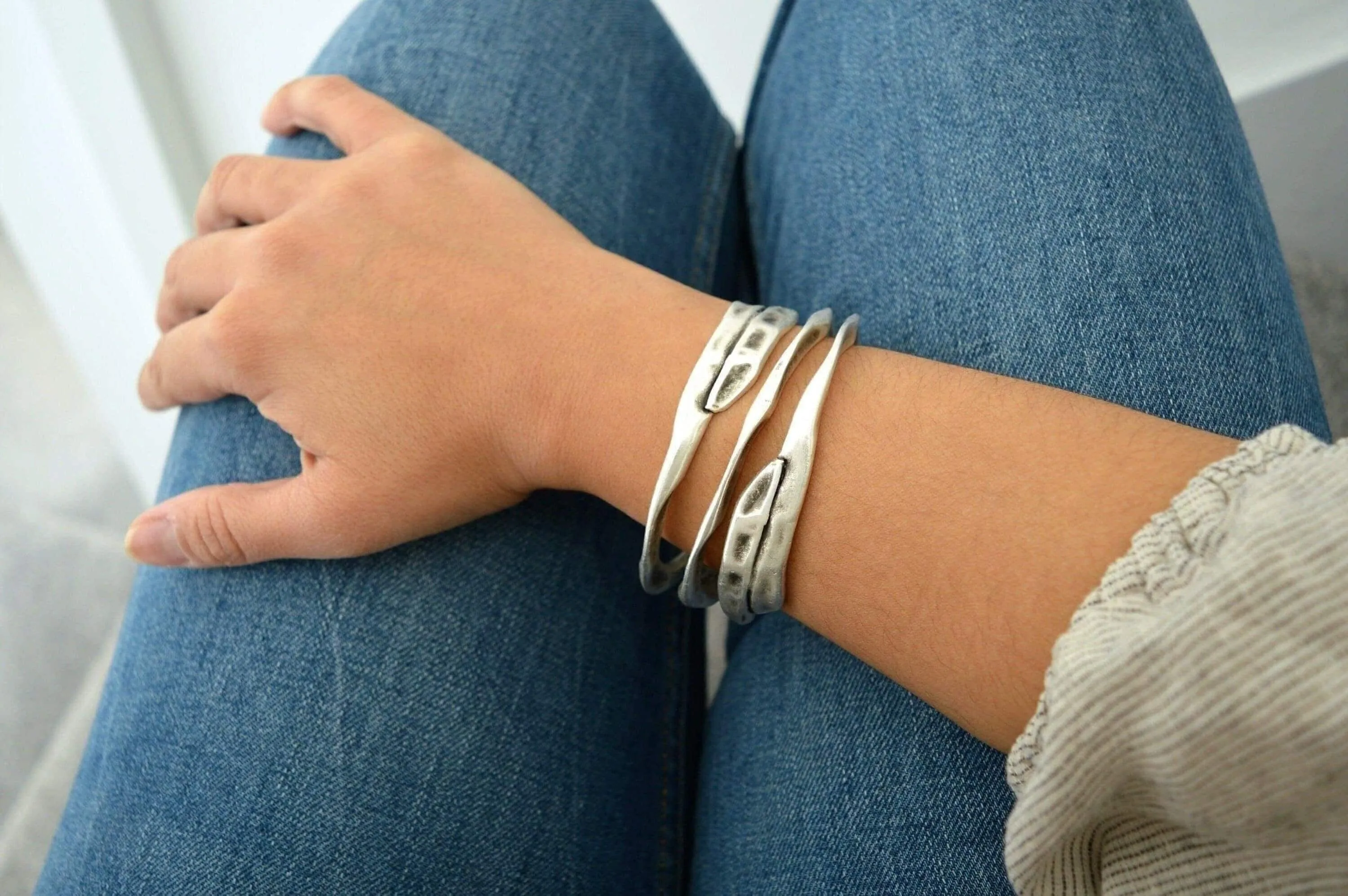 Silver Thick Round Hammered Bangle