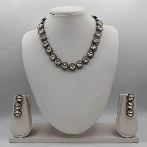 Simple Round Kundan Victorian Set