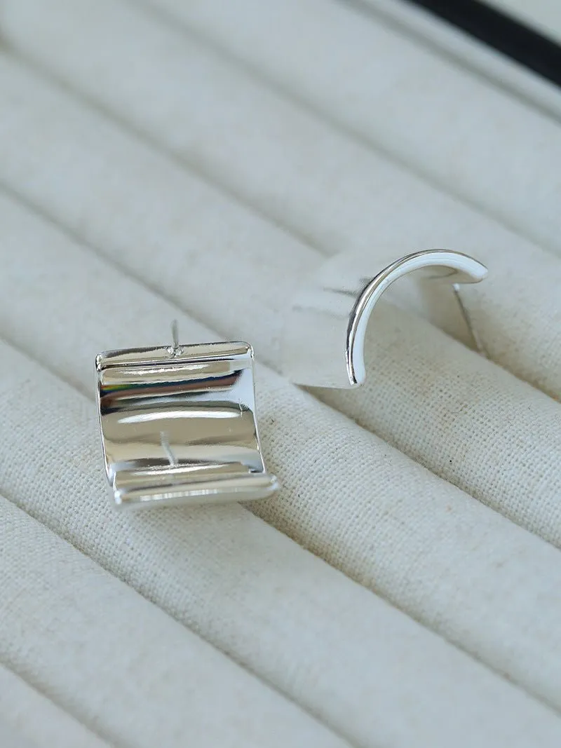 Smooth Metallic Curved Huggie Earrings