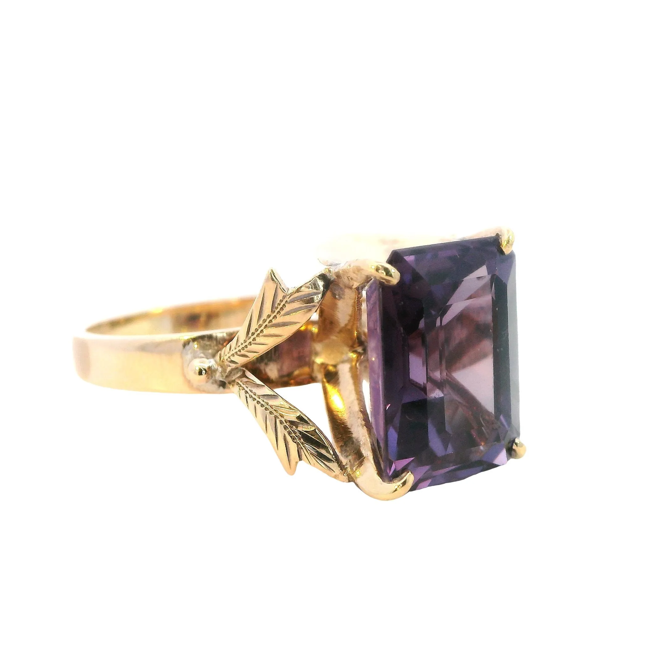 Stunning 9ct Yellow Gold Synthetic Sapphire Ring - Modern Brilliance