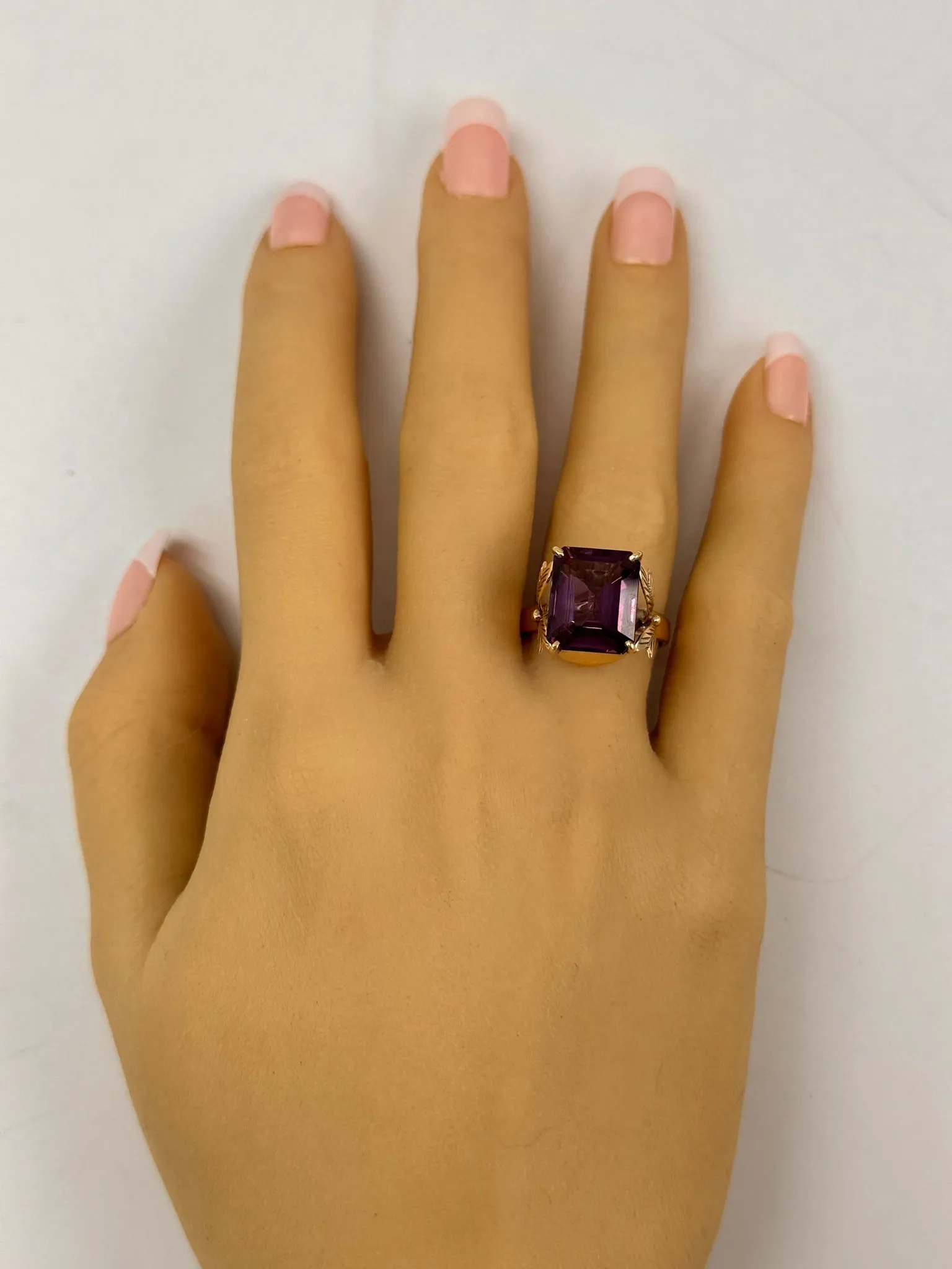 Stunning 9ct Yellow Gold Synthetic Sapphire Ring - Modern Brilliance