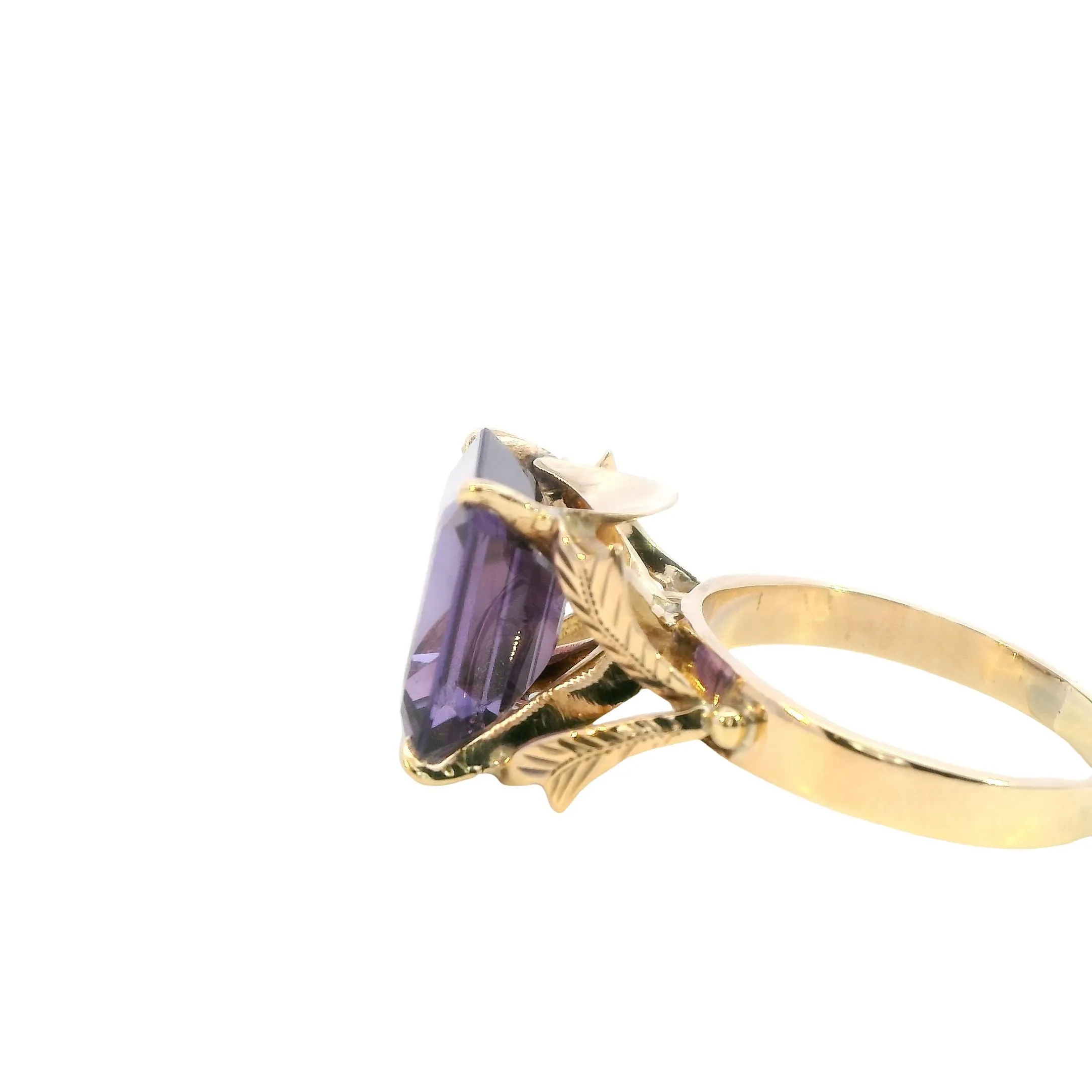 Stunning 9ct Yellow Gold Synthetic Sapphire Ring - Modern Brilliance